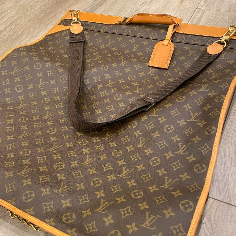 🚫SOLD🚫 LOUIS VUITTON Garment Bag
